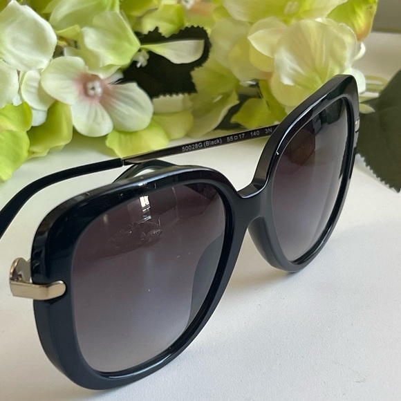 Coach Elegant Black Sunglasses main image 5